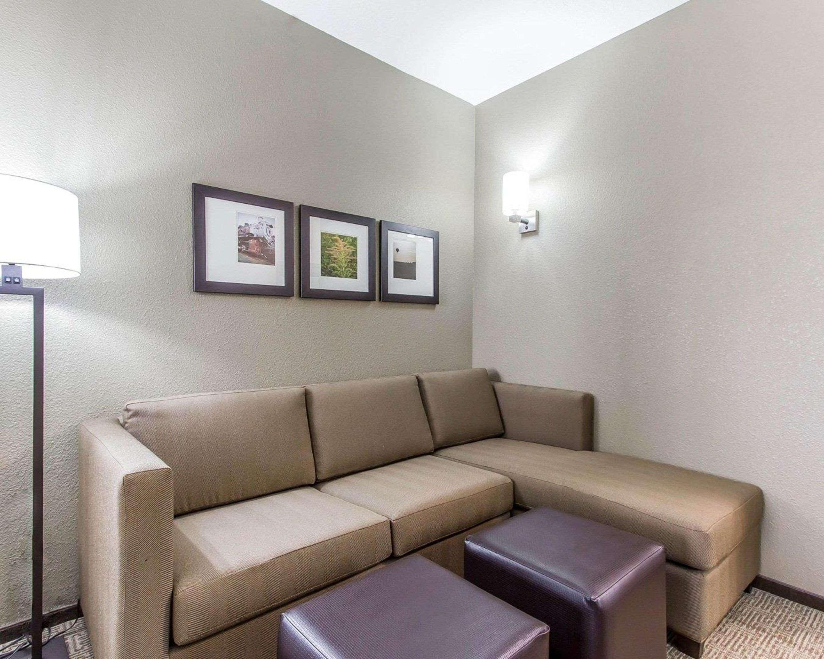 Comfort Suites West Omaha Exterior photo