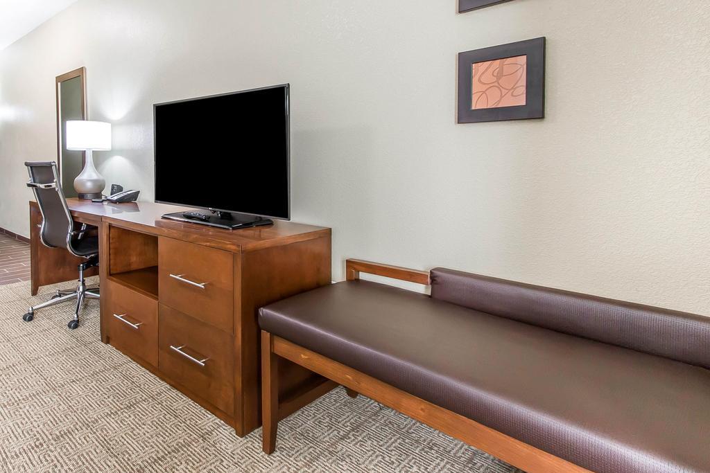 Comfort Suites West Omaha Exterior photo